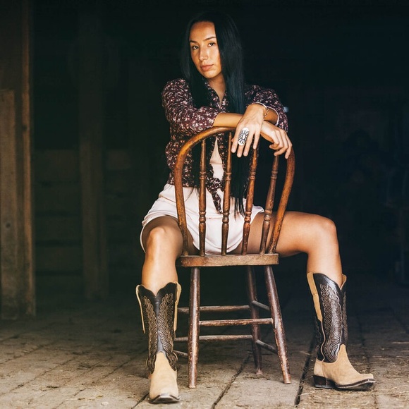 BNIB Women’s Ariat x Yellowstone Arena Dirt Boot in TAN ROUGHOUT|TOFFEE CRUNCH - Picture 4 of 12